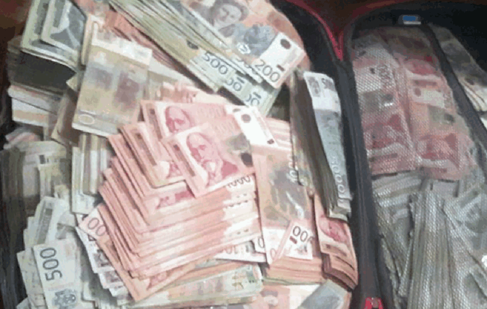 KRAĐA U SELENČI: Razbojnik ukrao iz Pošte 800.000 dinara!